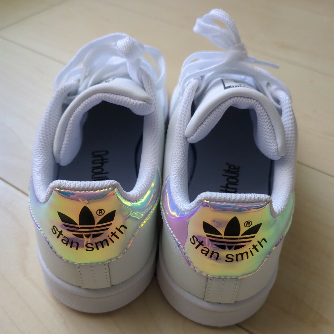 adidas - adidas スタンスミス オーロラ ホログラム 22.5cmの adidas - adidas スタンスミス オーロラ ホログラム 22.5cmの