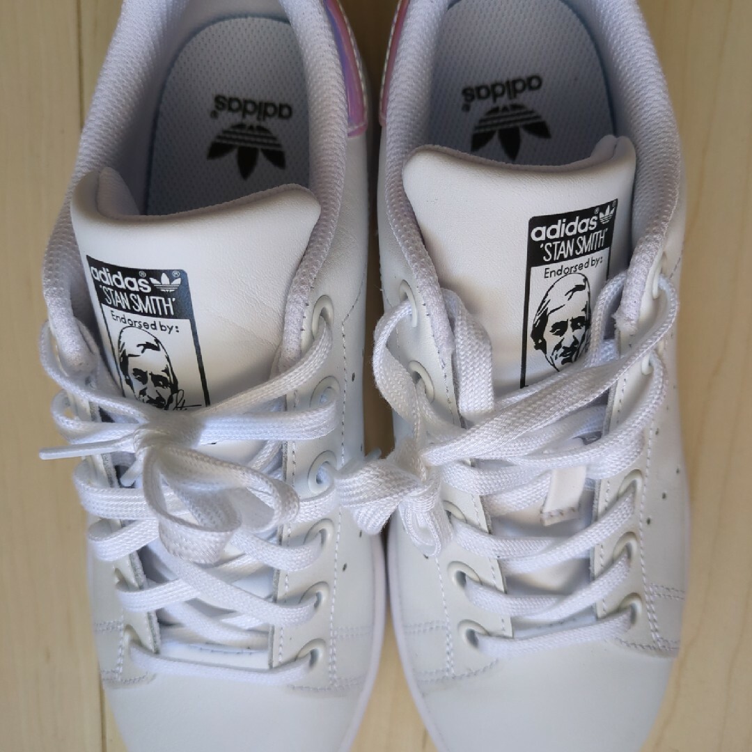 adidas - adidas スタンスミス オーロラ ホログラム 22.5cmの adidas - adidas スタンスミス オーロラ ホログラム 22.5cmの