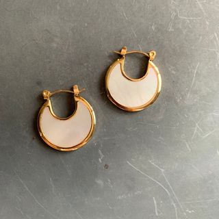 ステンレス　シェルピアス　ゴールド　貝殻　フープ(ピアス)