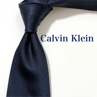 カルバンクライン(Calvin Klein)の美品 カルバンクライン ネクタイ ハイブランド ソリッドタイ 無地 光沢 濃紺(ネクタイ)