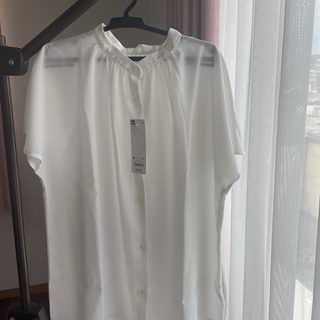 ジーユー(GU)のGUドレープバンドカラーシャツM(シャツ/ブラウス(半袖/袖なし))