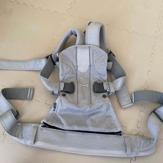 ベビービョルン(BABYBJORN)の2〜3回使用　美品　ベビービョルン  ワンカイ　抱っこ紐　シルバー　グレー(抱っこひも/おんぶひも)