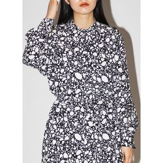 ハイク(HYKE)の新品タグ付き　HYKE  PEBBLE PRINTED DRESS(ロングワンピース/マキシワンピース)