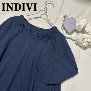 インディヴィ(INDIVI)のINDIVI インディヴィ クロスオーバーVネック ブラウス ネイビー 5d52(シャツ/ブラウス(半袖/袖なし))