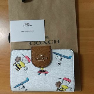 コーチ(COACH)のコーチ 財布 スヌーピー レディース折り畳み財布　新品・未使用　coach(財布)