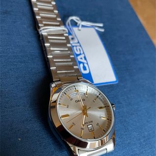 カシオ(CASIO)のカシオ　アナログ腕時計　新品　ステンレススチール　シルバーカラー　海外モデル(腕時計(アナログ))