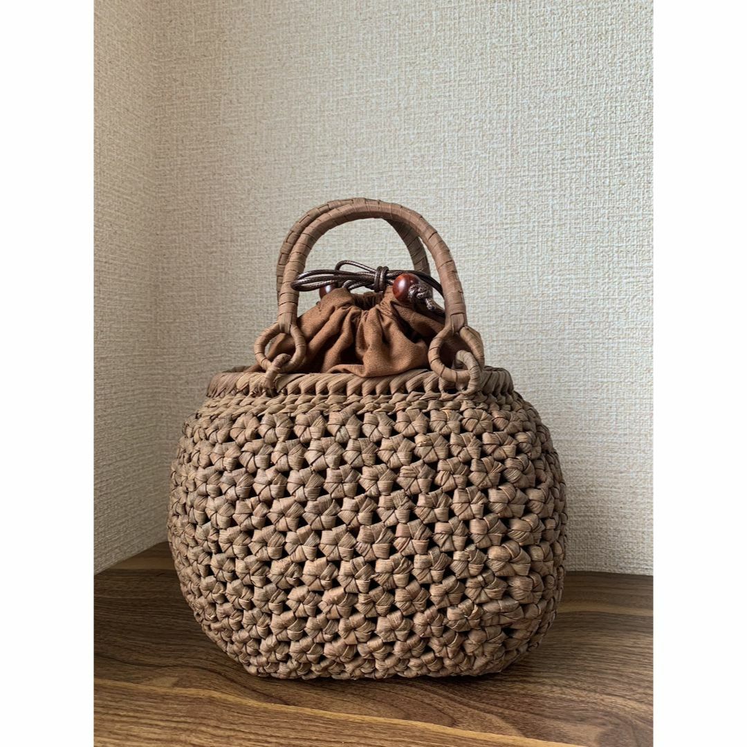 クラフトで作った山葡萄風花結び編みのかごバッグ(内布付き、花結び クラフトで作った山葡萄風花結び編みのかごバッグ(内布付き、花結び