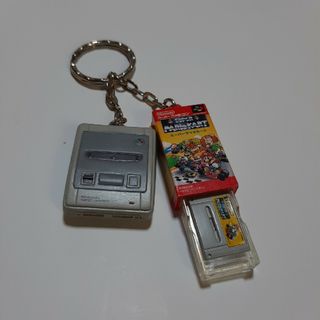 スーパーファミコン - スーパーファミコンとスーパーマリオカートのキーホルダー