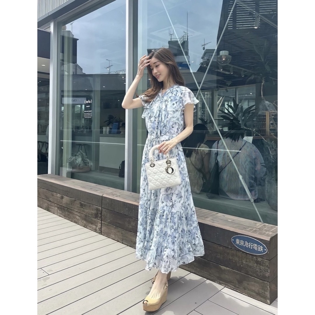 JUSGLITTY - ジャスグリッティー 花柄ボウタイプリーツ JUSGLITTY - ジャスグリッティー 花柄ボウタイプリーツ