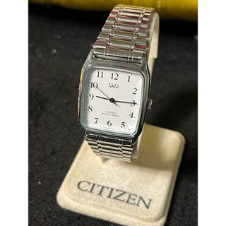 シチズン(CITIZEN)の★CITIZEN Q&Q  VOKEN ホワイト盤面 スクエア 腕時計 ★保管品(腕時計(アナログ))