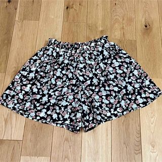 花柄ショートパンツ  未着用新品 ブラック 黒 キュロットスカート(キュロット)