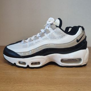 ナイキ(NIKE)の美品 大人気モデル NIKE AIR MAX 95 SE 23.5(スニーカー)