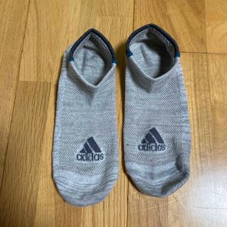 アディダス(adidas)の靴下（グレー、adidas）(ソックス)