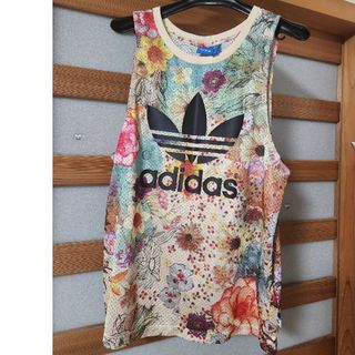 アディダス(adidas)のアディダス　adidas　花柄　タンクトップ(タンクトップ)