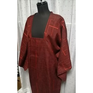 和装　雨コート　赤糸と黒糸の織地に紅色の幾何学模様(着物)