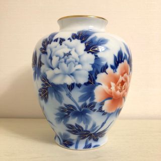 フカガワセイジ(深川製磁)の有田　深川製磁　花瓶　牡丹　ぼたん　金彩(花瓶)