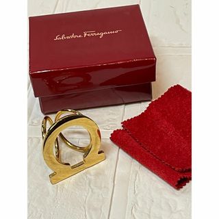 サルヴァトーレフェラガモ(Salvatore Ferragamo)のferragamo　スカーフ　リング　匿名配送♪(バンダナ/スカーフ)