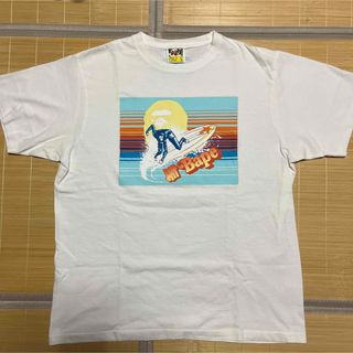 アベイシングエイプ(A BATHING APE)のAPE BAPE KAWS undefeated SURF tシャツ　サーフィン(Tシャツ/カットソー(半袖/袖なし))