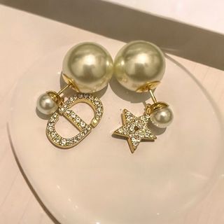 【 箱・袋付】Christian Dior　トライバル　ピアス　ゴールド　パール