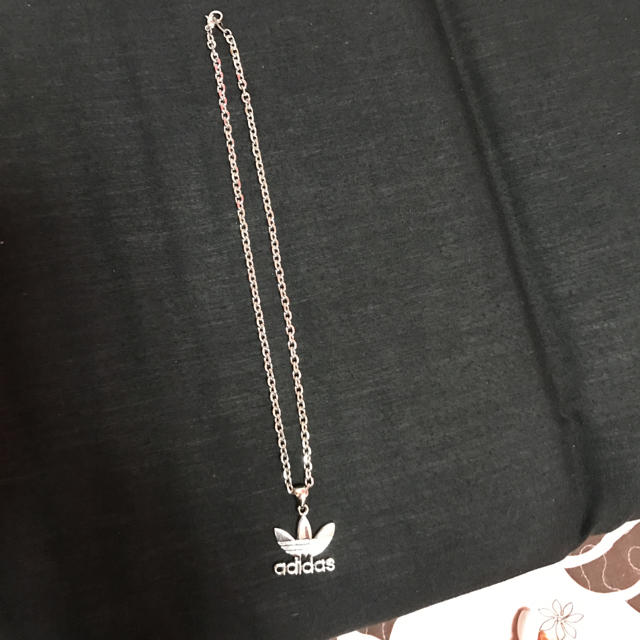 adidas - アディダス ネックレスの通販 by 発送遅れる場合あり adidas - アディダス ネックレスの通販 by 発送遅れる場合あり