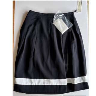 フレアスカート  リボン付き   ブラック  新品  未使用   W73㎝(ひざ丈スカート)
