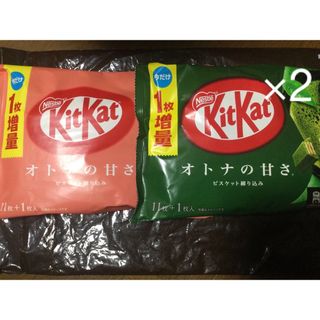 ネスレ(Nestle)のキットカット　大人の甘さ 12枚入　濃い抹茶　2つ　こだわりのストロベリー　1つ(菓子/デザート)