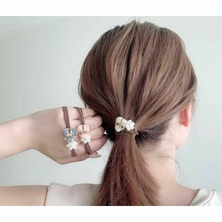 ヘアゴム パール付き ブラウン 茶色 チャーム付き ハンドメイド(ヘアゴム/シュシュ)