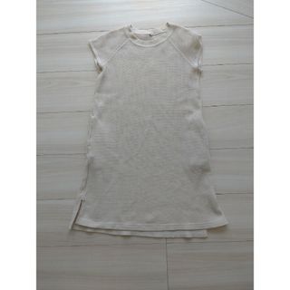 ユニクロ(UNIQLO)のユニクロ　子供服ノースリーブワンピース　130cm 美品(ワンピース)