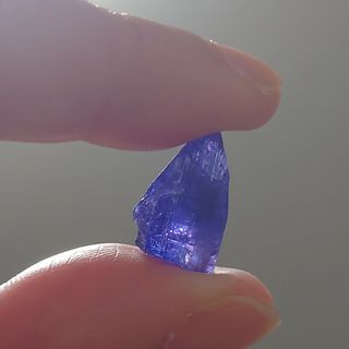 タンザナイト　Tanzanite　ゾイサイト　灰簾石　黝簾石　原石　7.3ct(置物)