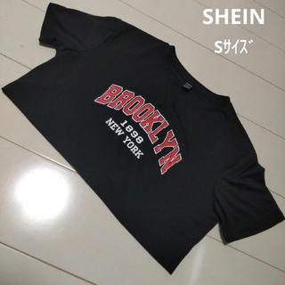 シーイン(SHEIN)のSHINE Sｻｲｽﾞ ショート丈 黒 プリントTシャツ(Tシャツ(半袖/袖なし))