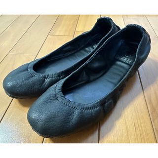 Tory Burch(バレエシューズ ・ シルバー/銀色系)のフリマ Tory Burch(バレエシューズ ・ シルバー/銀色系)のフリマ