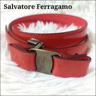 サルヴァトーレフェラガモ(Salvatore Ferragamo)の極美品 サルバトーレフェラガモ ヴァラリボン ロゴ 金具 エナメルベルト ピンク(ベルト)