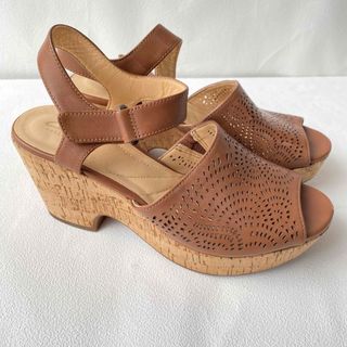 クラークス(Clarks)の美品　Clarksクラークス　パンチングレザーサンダル(サンダル)