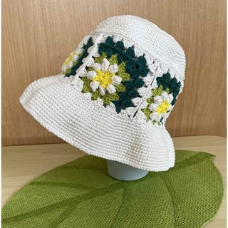手編み帽子　モチーフ編み　ハンドメイド(帽子)