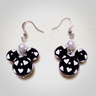 ディズニー(Disney)のハンドメイドピアス♪黒ハート♪(ピアス)