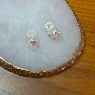 ハンドメイド　ピアス　イヤリング　押し花　レジン　プチプラ　花　ドライフラワー