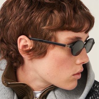 MIU MIU(ブラック/黒色系)のフリマアイテム一覧 MIU MIU(ブラック/黒色系)のフリマアイテム一覧