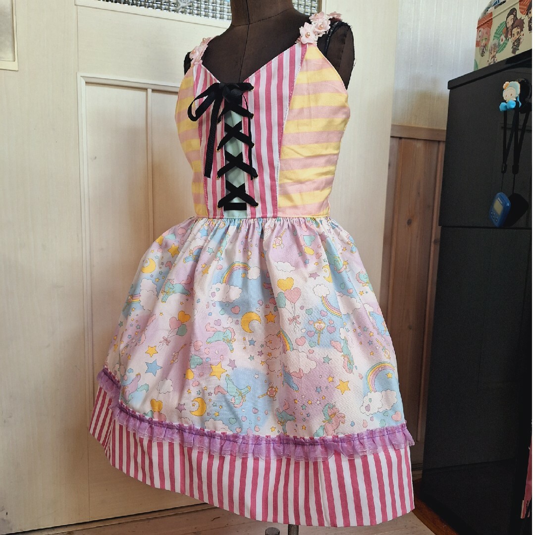 編み上げワンピース　１１０サイズ キッズ/ベビー/マタニティのキッズ服女の子用(90cm~)(ワンピース)の商品写真
