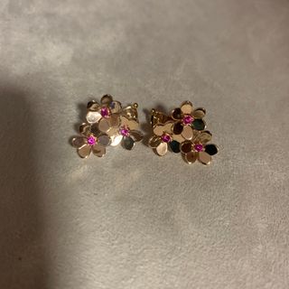 3つ小花ピアスPG ピンク色(ピアス)