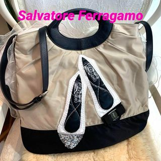 サルヴァトーレフェラガモ(Salvatore Ferragamo)の☆超美品☆Ferragamo ヴァラ パンプスモチーフ 2WAYバッグ ナイロン(ハンドバッグ)