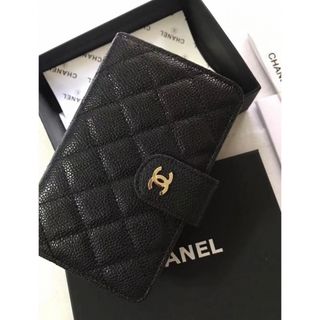 CHANEL - 新品箱付き・シャネルのジッパー二つ折り財