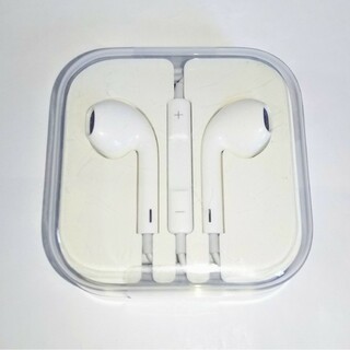 アップル(Apple)のほぼ新品✨Apple EarPods イヤホンジャック版 プラ箱付(ヘッドフォン/イヤフォン)