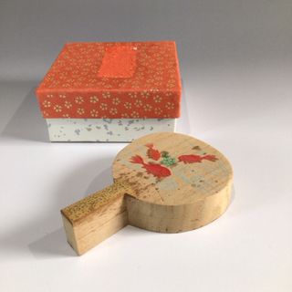 リ１６０　香合　『木製』『金魚蒔絵』『団扇香合』　紙箱　茶道具(その他)