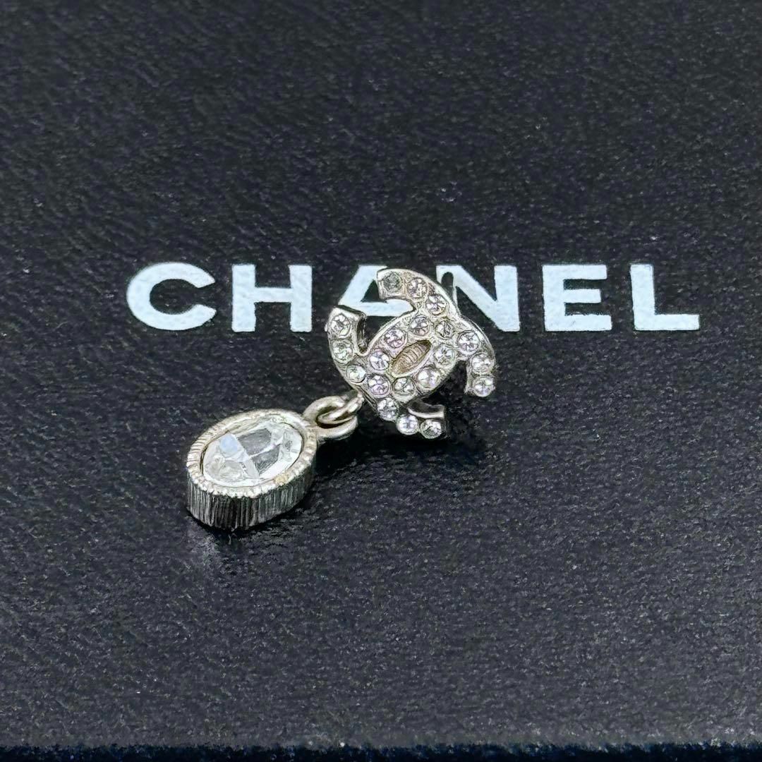 CHANEL シャネル ココマーク ぶら下がり 片耳 ピアス 4238 CHANEL シャネル ココマーク ぶら下がり 片耳 ピアス 4238
