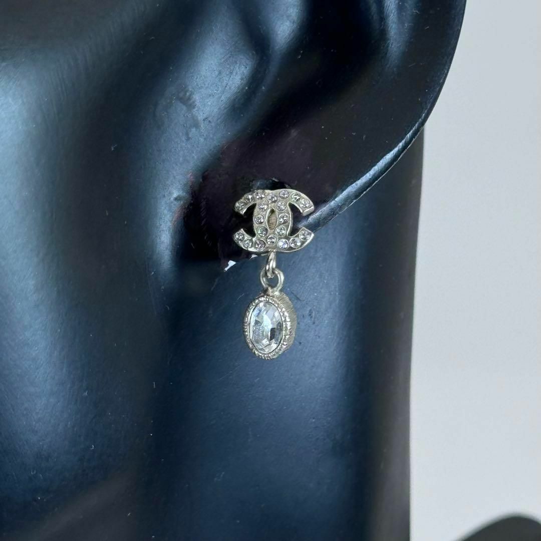 CHANEL シャネル ココマーク ぶら下がり 片耳 ピアス 4238 CHANEL シャネル ココマーク ぶら下がり 片耳 ピアス 4238