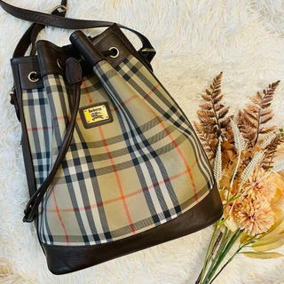 バーバリー(BURBERRY)のBurberry ショルダーバッグ 巾着 バケット ノバチェック レザーベージュ(ショルダーバッグ)