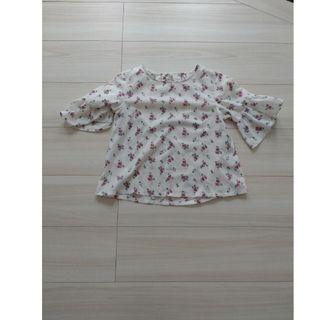 ユニクロ(UNIQLO)のユニクロ　子供服花柄半袖カットソー　130cm　美品(Tシャツ/カットソー)