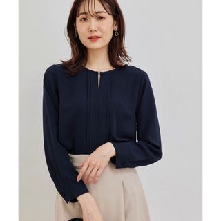 ロペピクニック(Rope' Picnic)の【美品】ROP PICNIC ゴールドパーツフロントタックブラウス ネイビー(シャツ/ブラウス(長袖/七分))