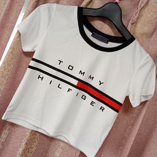 TOMMY　HILFIGER クロップドTシャツ　トミー(Tシャツ(半袖/袖なし))