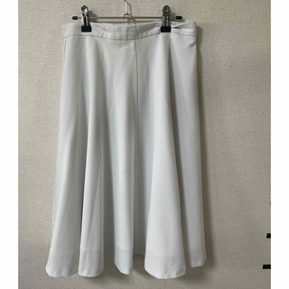 【中古】夏にピッタリ！　白スカート　フレアスカート　Ｍサイズ　GU ジーユー(ひざ丈スカート)